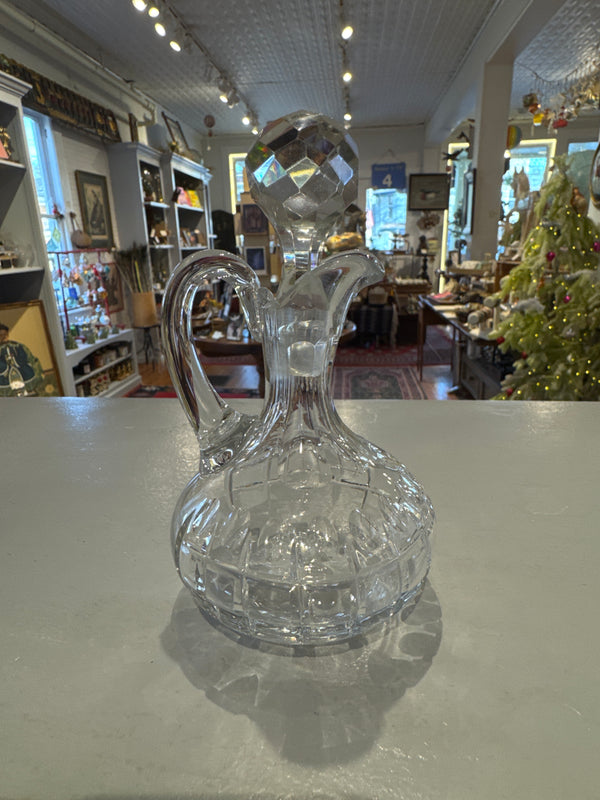 The Short and Rounded Cruet