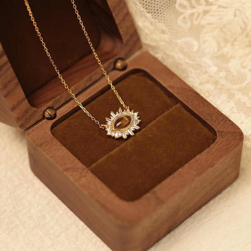 Vintage Baroque Tiger's Eye Gemstone Necklace: 18K GOLD