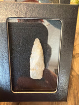 Assorted Arrowheads and Points - Cigar Box Collection / C 1 - 12