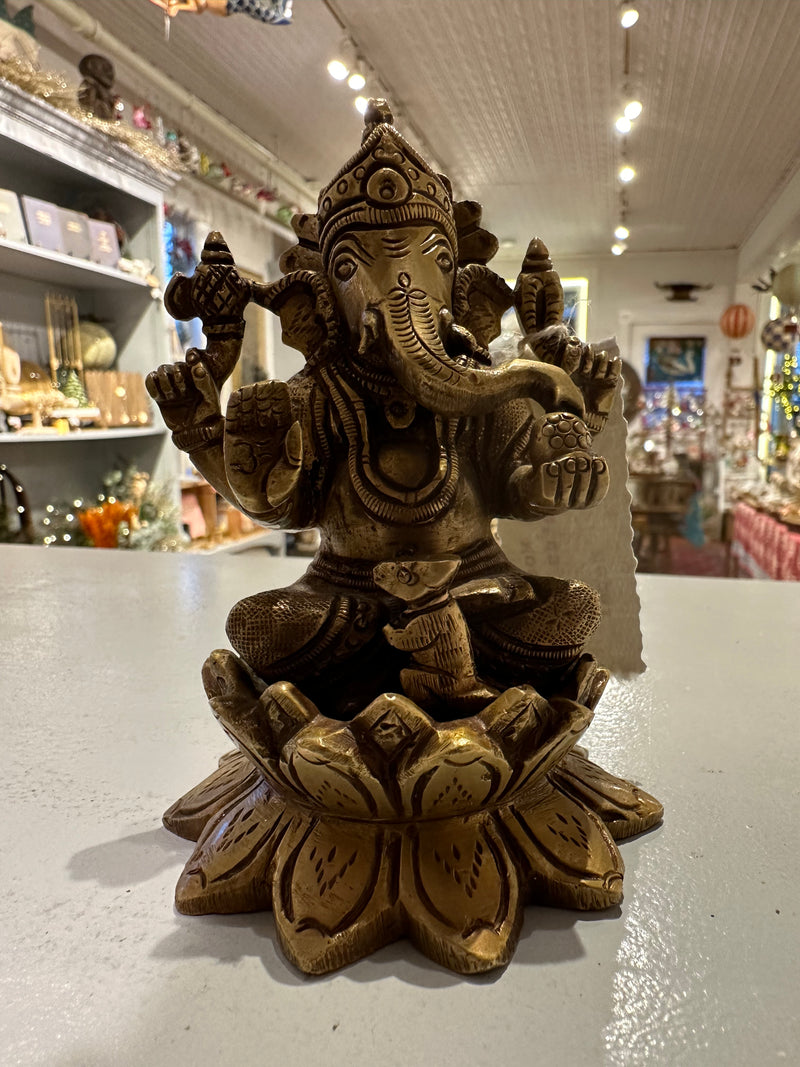 Ganesha & Mushak on Lotus